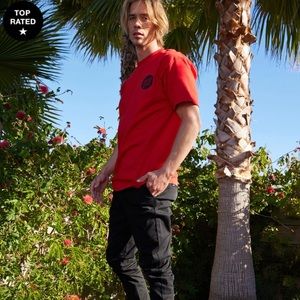 Santa Cruz red short sleeve T-shirt (Mens Medium)-like new condition/barley worn